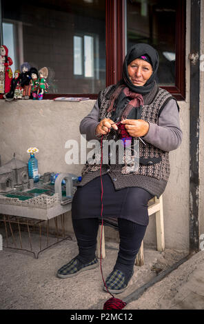 Noratous, Arménie, 2 juin, 2018 : chaussettes tricot femme Arménienne Banque D'Images