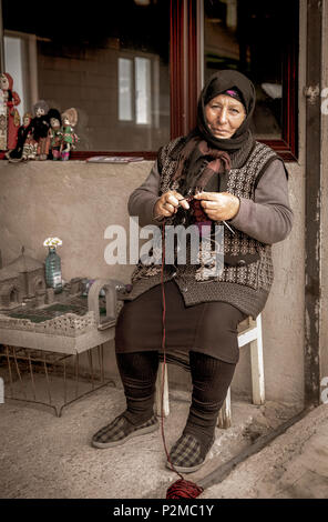 Noratous, Arménie, 2 juin, 2018 : chaussettes tricot femme Arménienne Banque D'Images