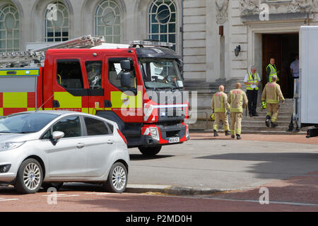 Sur la photo : Fire service assiste à une alarme incendie à l'Hôtel de ville de Cardiff, Pays de Galles, Royaume-Uni. Vendredi 15 Juin 2018 Banque D'Images