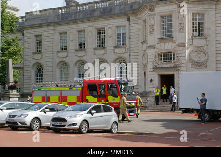 Sur la photo : Fire service assiste à une alarme incendie à l'Hôtel de ville de Cardiff, Pays de Galles, Royaume-Uni. Vendredi 15 Juin 2018 Banque D'Images