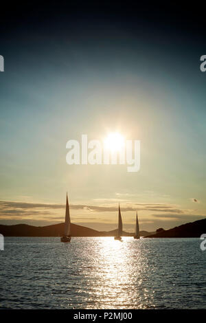 Yachts, bateaux à voile, les îles Kornati, Mer Adriatique, Croatie Banque D'Images