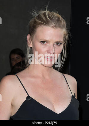 Arrivées VIP en tant que co-fondateurs de Nobu saké japonais traditionnels d'accueil et réception cérémonie célébrant le Nobu Hotel Shoreditch, qui a ouvert ses portes l'an dernier mettant en vedette : Lara Stone Où : London, Royaume-Uni Quand : 15 mai 2018 Credit : Phil Lewis/WENN.com Banque D'Images