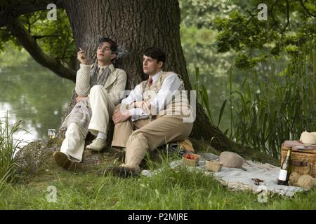 Titre original : Brideshead Revisited. Titre en anglais : Brideshead Revisited. Directeur : JULIAN JARROLD Films. Année : 2008. Stars : MATTHEW GOODE, BEN WHISHAW. Copyright : Editorial l'intérieur uniquement. C'est un document distribué au public. Les droits d'accès uniquement, aucune licence de droit d'auteur prévue. Autorisation obligatoire à l'icône visuelle (www.visual-icon.com) est requise pour la reproduction de cette image. 2 Crédit : DIVERTIR/BBC FILMS/ECOSSE FILMS/HANWAY FILMS/ / DOVE, Nicola / Album Banque D'Images