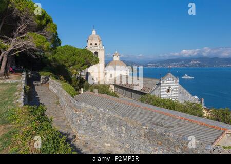 L'Italie, Ligurie, les Cinque Terre, Parc Naturel Régional de Porto Venere Porto Venere, situé dans le Golfe des Poètes, classé au Patrimoine Mondial de l'UNESCO, l'église de Saint Laurent (San Lorenzo) Banque D'Images