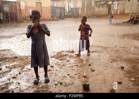 Togo, Lomé, Assilassime ONG appuyées par Entrepreneurs du Monde, douche dans le district d'Agoe Banque D'Images
