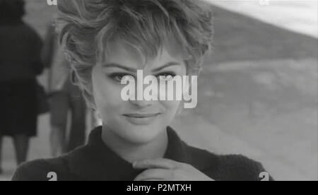 . Capture d'écran de l'Italien film La Ragazza di Bube (1963) . 1963. Gawain78 au projet italien. 74 Ragazza di Bube-Cardinale Banque D'Images