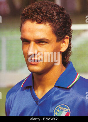 . Italiano : Roberto Baggio con la maglia della Nazionale Italiana prima del campionato mondiale di Calcio 1990. 1990. Inconnu 76 Roberto Baggio - Italia '90 Banque D'Images