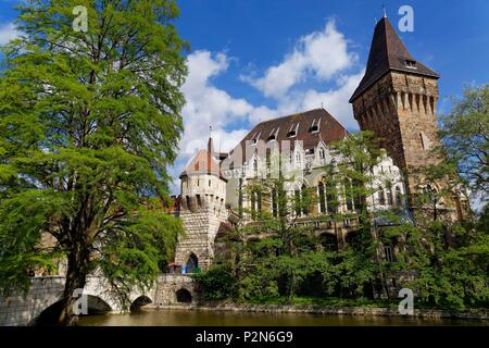 Budapest, Hongrie, zone classée au patrimoine mondial, la lutte antiparasitaire, château Vajdahunyad, parc du Bois de Ville Banque D'Images