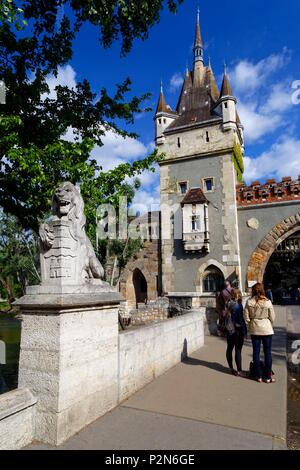 Budapest, Hongrie, zone classée au patrimoine mondial, la lutte antiparasitaire, château Vajdahunyad, parc du Bois de Ville Banque D'Images