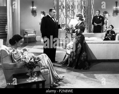 Titre original : My Man Godfrey. Titre en anglais : My Man Godfrey. Directeur de film : GREGORY LA CAVA. Année : 1936. Stars : GAIL PATRICK ; Eugene Pallette, Carole Lombard, Mischa Auer, Alice Brady. Credit : UNIVERSAL PICTURES / Album Banque D'Images