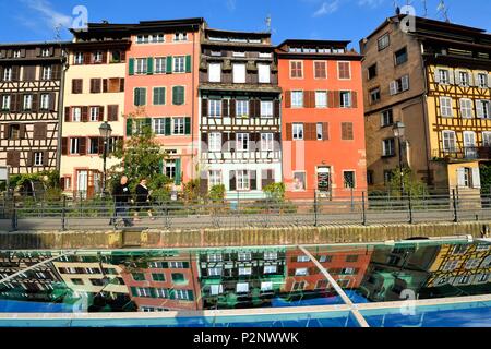 La France, Bas Rhin, Strasbourg, vieille ville classée au Patrimoine Mondial de l'UNESCO, du quartier de la Petite France, verrou sur l'Ill vers le Quai des Moulins Banque D'Images