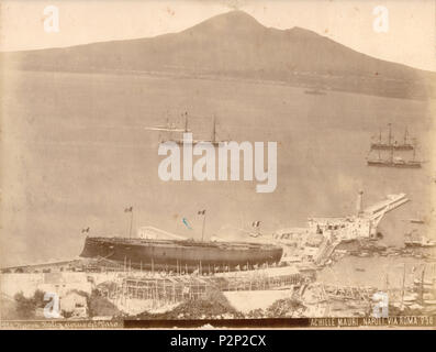 . Anglais : Italie, Regia Marina. Le cuirassé italien Italia prises le jour du lancement à Cantiere navale di Castellammare di Stabia le 29 septembre 1880. photo 1880-09-29, 2013-10-13 scan. photo par Achille Mauri, numérisation par Paola et Massimo Carlesi 1880 01 42 Italia battleship Banque D'Images