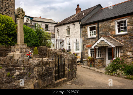 UK, Cornwall, Bodmin Moor, St Neot, Tripp Hill, cottages et village War Memorial Banque D'Images