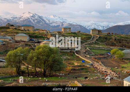 L'Azerbaïdjan, Quba (Guba), région de montagnes du Grand Caucase, village de Giriz à l'aube Banque D'Images