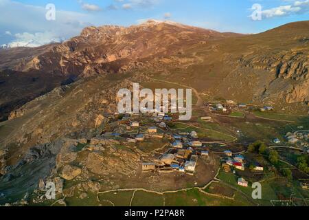 L'Azerbaïdjan, Quba (Guba), région de montagnes du Grand Caucase, village de Giriz à l'aube (vue aérienne) Banque D'Images