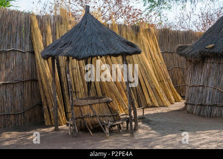 Maison traditionnelle, Kwando, village traditionnel de la région du Zambèze, Namibie Banque D'Images