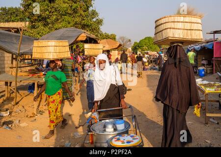 Le Burkina Faso, région Sud-Ouest, Gaoua, capitale de la province de Poni, le jour du marché Banque D'Images