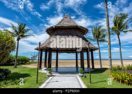 Gazebo dans le sol de l'hôtel Shangri La Rasa Ria à Kota Kinabalu, Malaisie, Bornéo Banque D'Images