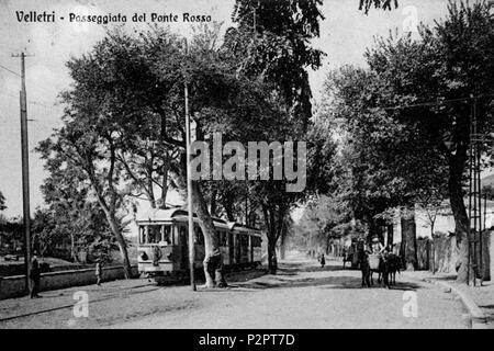 . Un STEFER tram 70 en service sur le chemin des Châteaux Romains, ici à Velletri . environ 1920 des années 30. Inconnu 85 70 STEFER Velletri Banque D'Images