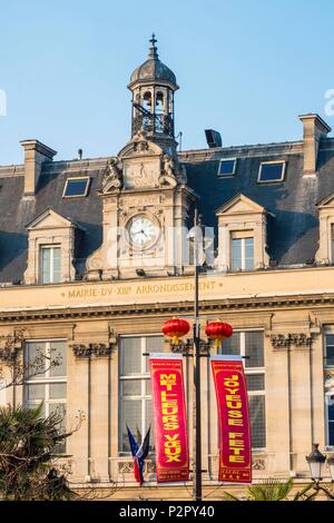 France, Paris, le Chinatown du 13ème arrondissement, place d'Italie, de la décoration pour le Nouvel An chinois en face de l'hôtel de ville Banque D'Images