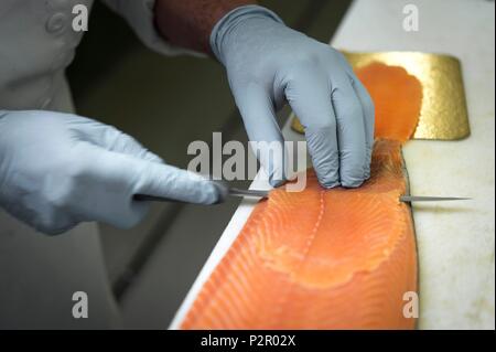 France, Morbihan, Arzon, le saumon fumé artisanal à Arzon Banque D'Images