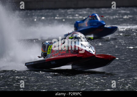 Thani Al Qemzi roulant pour l'équipe de course d'Abu Dhabi dans le F1H2O Bateau de Moteur de Formule 1 Grand Prix de Londres au Royal Victoria Dock, Docklands, Newham, London, UK Banque D'Images