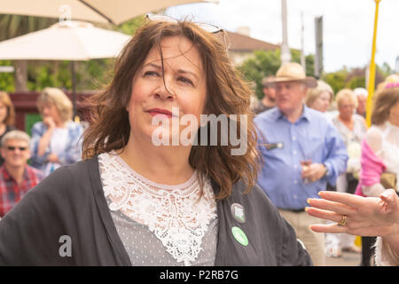 Glasthule, Irlande, 16 juin 2018. Et Glasthule Sandycove vert, un groupe de petites entreprises axées sur la réduction de l'utilisation de plastique avec le ministre Mitchell Mary O'Connor T.D et Dr Ruth Doyle, Crédit : Fabrice Jolivet/Alamy Live News Banque D'Images