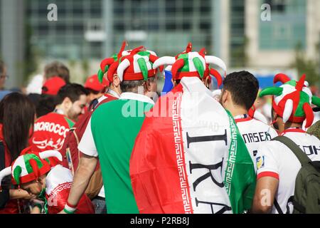 Jun 15th, 2018. Saint-pétersbourg, Russie. Iran / Maroc match. fans de football hors du côté de stade. Banque D'Images