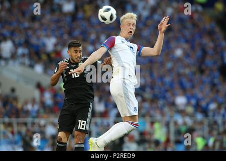 Moscou, Russie. 16 Juin, 2018. firo : 16.06.2018, Moscou, Fuvuball, football, Coupe du monde, l'équipe nationale en 2018 en Russie, Ruvuland, Coupe du Monde 2018 en Russie, Ruvuland, Coupe du Monde 2018, la Russie La Russie, M07, l'Argentine - l'Islande, 1-1, Eduardo Salvio versus HoÃ, rv8ur MagnuÃ³sson | Conditions de crédit dans le monde entier : dpa/Alamy Live News Banque D'Images