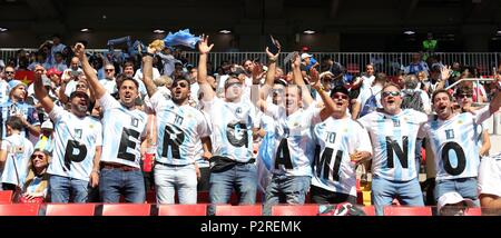 Moscou, Russie. 16 Juin, 2018. firo : 16.06.2018, Moscou, football, soccer, l'équipe nationale, la Coupe du Monde 2018 en Russie, la Russie, la Coupe du Monde 2018 en Russie, la Russie, la Coupe du Monde 2018, la Russie La Russie, M07, l'Argentine - Islande, 1 : 1, l'Argentine, des fans dans le monde entier l'utilisation | Credit : dpa/Alamy Live News Banque D'Images