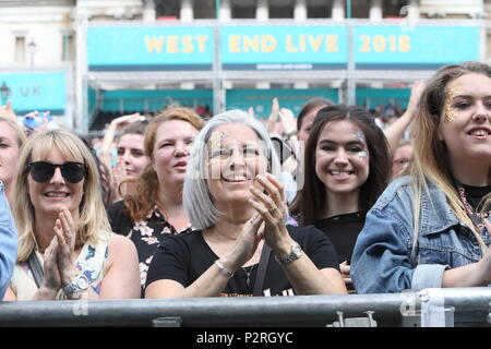 Trafalgar Square, Londres, Royaume-Uni. 20Th Oct, 2018. West End Live 2018 retourné à Trafalgar Square ce week-end pour la célébration annuelle de la London's best comédies musicales. Ici la foule assister aux spectacles. Credit : Monica Wells/Alamy Live News Banque D'Images