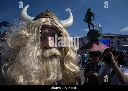 Moscou, Russie. 16 Juin, 2018. Un ventilateur avant que commence la coupe du monde 2018 Groupe d match de la Russie entre l'Argentine et l'Islande au Spartak Stadium de Moscou, Russie Crédit : Nikolay Vinokourov/Alamy Live News Banque D'Images