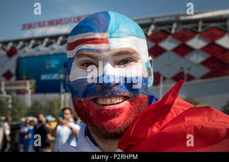 Moscou, Russie. 16 Juin, 2018. Un ventilateur avant que commence la coupe du monde 2018 Groupe d match de la Russie entre l'Argentine et l'Islande au Spartak Stadium de Moscou, Russie Crédit : Nikolay Vinokourov/Alamy Live News Banque D'Images