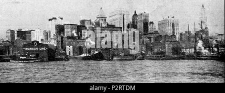 . Italiano : New York vista dal ponte di Brooklyn (1917). Anglais : Vue de l'extrémité sud de l'île de Manhattan prise depuis le Port de Brooklyn de l'autre côté de la rivière. Prise le 1er mars 1917. Inconnu 1 1917178 NewYork Banque D'Images