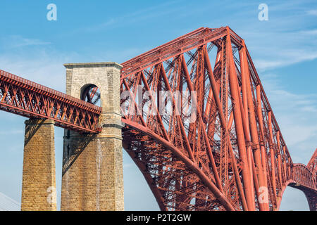 Forth Bridge, pont ferroviaire sur le Firth of Forth en Ecosse Queensferry près de Banque D'Images