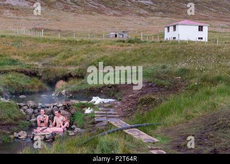 L'Islande, Fjords de l'Ouest, Bildudalur, Reykjarfjordur, source géothermique au bas de fjord Arnarfjordur Banque D'Images