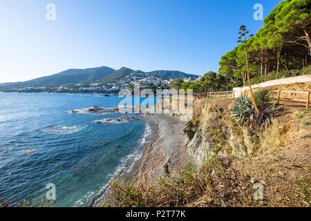 L'Espagne, la Catalogne, la randonnée de Llanca et Port de la Selva sur le GR 92 et de l'Europe chemin longue distance E 12, Llanca, plage Farella Banque D'Images