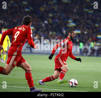 Kiev, UKRAINE - le 12 octobre 2015 : CITP de l'Espagne contrôle une balle pendant l'UEFA EURO 2016 match de qualification contre l'Ukraine lors de NSK Olimpiyskyi stadium je Banque D'Images