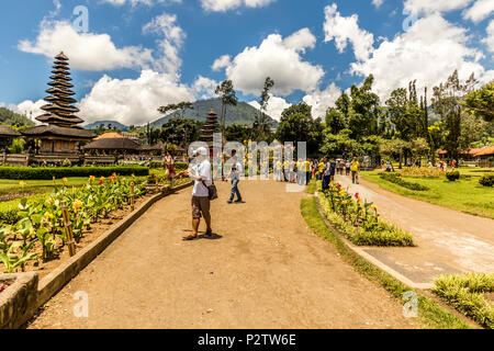 Temple Pura Hindu-Buddhist Ulan Danu Bratan sur les rives du lac Bratan Bali en Indonésie Banque D'Images