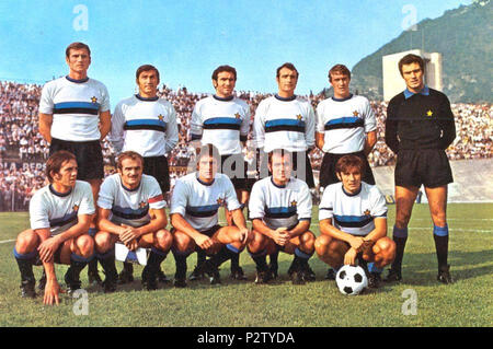 . Line-up de l'Inter Milan au Stadio Giuseppe pour le match de suffrage ; 1970-71 Coppa Italia contre l'AC de Côme. Debout de gauche à droite : Facchetti, Burgnich, Giubertoni, Landini, Fabbian, Vieri L. ; accroupis : Boninsegna, Mazzola S. (capitaine), Bertini, Frustalupi, Reif. L'Inter Milan a gagné 4-0. 30 août 1970. Inconnu 27 FC Inter 1970-1971 Côme Banque D'Images