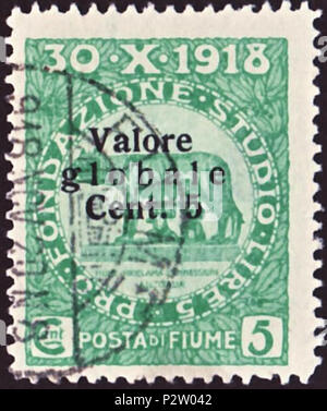 . Cachet de l'État libre de Fiume (nom allemand de Rijeka en Croatie contemporaine ;) ; 1920 ; timbre (Fiume) de la question de l'occupation italienne avec charité en supplément pour le bénéfice d'un fonds étudiant italien ; stamp avec 'valeur surimpression globale - type II' ; le dessin du timbre représente la louve en pans de cercle sous la date du 30-X-1918'  = le jour de la proclamation de l'Italien Conseil national sur l' Anschluss de Rijeka ; type de surimpression II  = caractères gras ; dans le cachet de Fiume ; 1920 Stamp : Michel : n° 74II ( = No 50 avec la surimpression) ; Scott : n° 101 couleur : vert à bl Banque D'Images