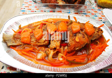 Poisson entier aigre-douce Banque D'Images