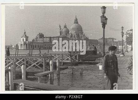 VENEZIA (Venise), ITALIE - Vers les années 1970 : Vintage photo montre la ville italienne - Venise. Retro noir et blanc de la photographie. Banque D'Images