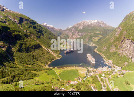 Photo de fjord de Geiranger, Norvège. Vue aérienne à l'heure d'été. Banque D'Images