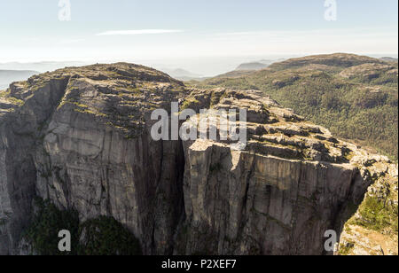 Photo de Preikestolen, Pulpit Rock à Lysefjord en Norvège. Vue aérienne. Banque D'Images