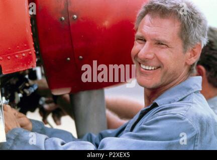 Titre original : SIX JOURS sept nuits. Titre en anglais : SIX JOURS sept nuits. Film Réalisateur : Ivan REITMAN. Année : 1998. Stars : HARRISON FORD. Credit : Touchstone Pictures / Album Banque D'Images