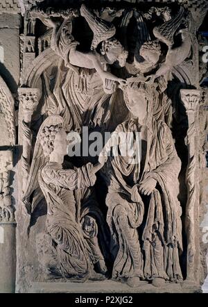 CORONACION DE LA VIRGEN O ANUNCIACION - SOULAGER SITUADO EN LA CARA QUE MIRA A OCCIDENTE DEL MACHON SUROESTE DEL CLAUSTRO CAUDALE - SIGLO XII. Emplacement : Monasterio, ESPAGNE. Banque D'Images