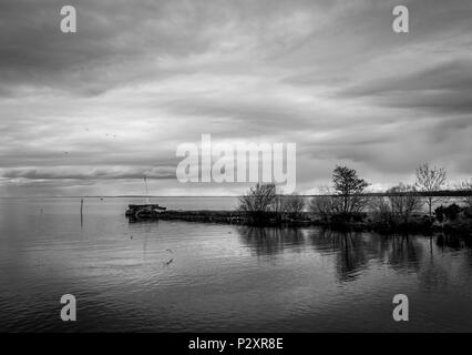 Lough Neagh en noir et blanc Banque D'Images