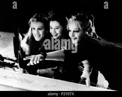 Titre original : Je TE VEUX. Titre en anglais : Je TE VEUX. Directeur de film : ALAN METTER. Année : 1985. Stars : Sarah Jessica Parker ; HELEN HUNT, Shannen Doherty. Credit : NOUVEAU MONDE IMAGES / Album Banque D'Images