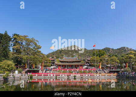 Xiamen, Chine - Dec 13, 2018 : l'Putuo Temple ou Temple Nanputuo avec fond de ciel bleu Banque D'Images